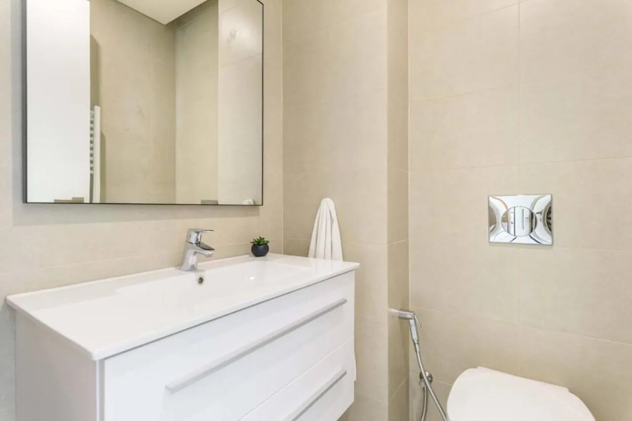 Gitta 2 Bedroom Apt In Tower Forty Four Beirut 0*,